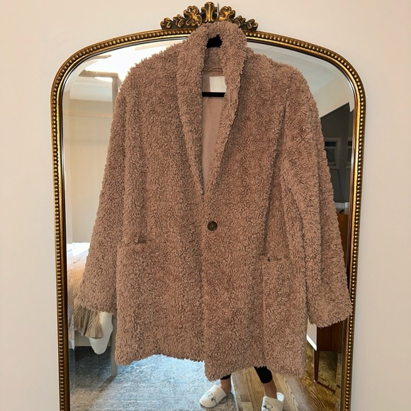 Aritzia Wilfred Free Plush Teddy Faux Fur Jacket in Tan - Picture 2 of 4